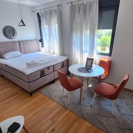 Lijepo Pozicioniran Stan, Atrakcije Blizu Apartment พอดโกริกา ภายนอก รูปภาพ