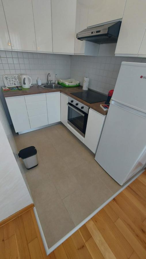Lijepo Pozicioniran Stan, Atrakcije Blizu Apartment พอดโกริกา ภายนอก รูปภาพ