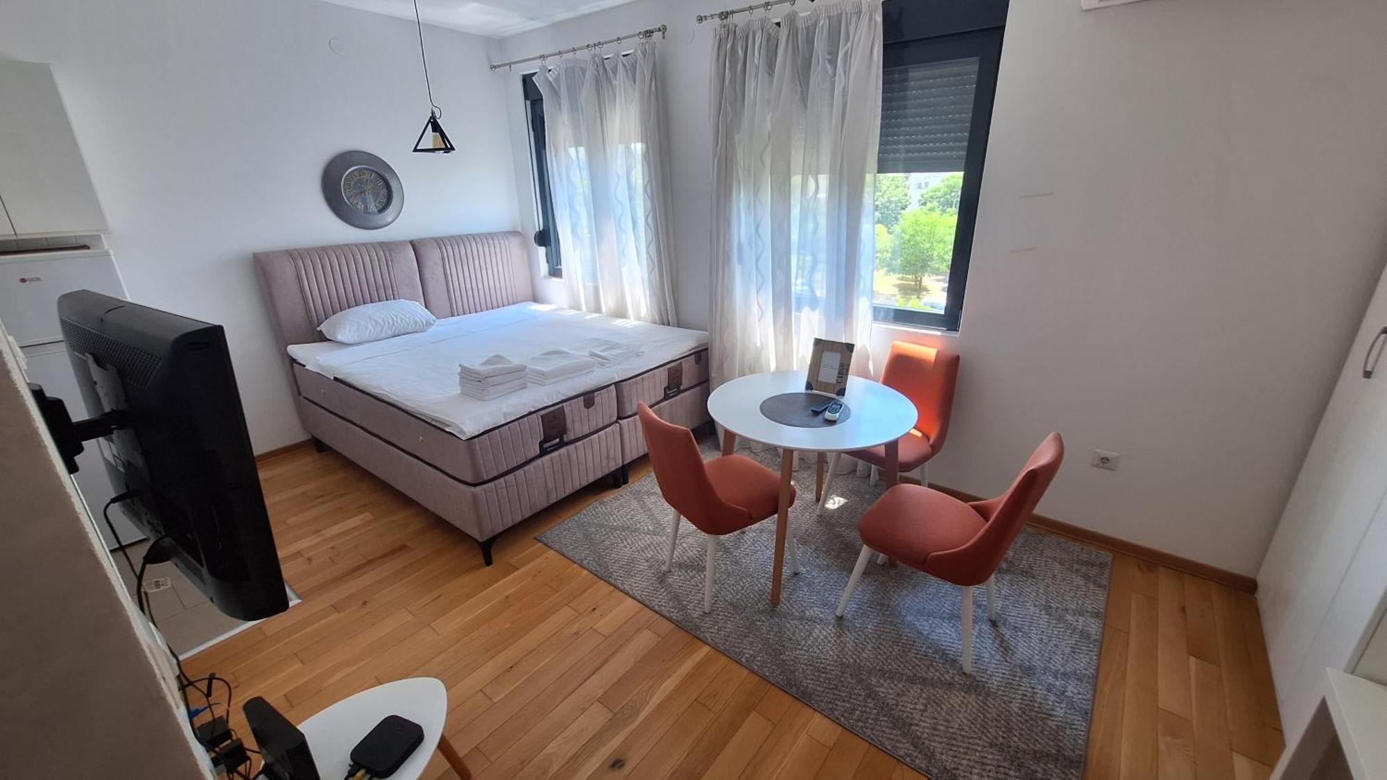 Lijepo Pozicioniran Stan, Atrakcije Blizu Apartment พอดโกริกา ภายนอก รูปภาพ