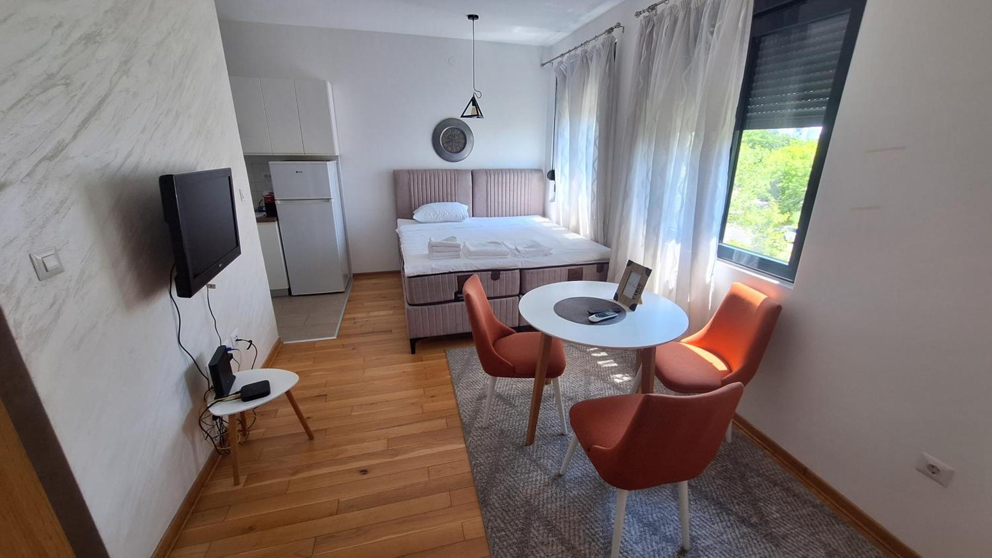 Lijepo Pozicioniran Stan, Atrakcije Blizu Apartment พอดโกริกา ภายนอก รูปภาพ