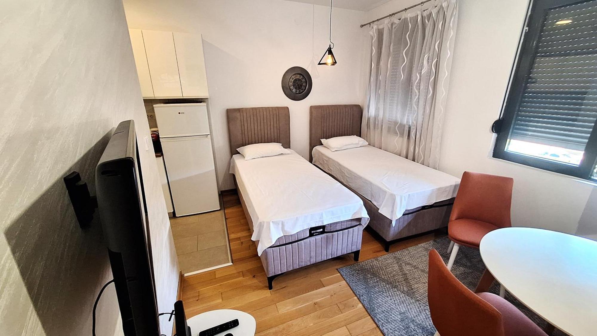 Lijepo Pozicioniran Stan, Atrakcije Blizu Apartment พอดโกริกา ภายนอก รูปภาพ